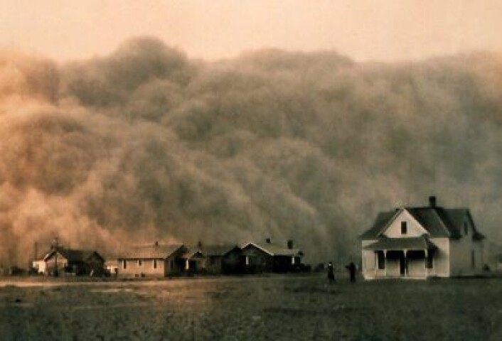 Støvstormen ruller inn mot Stratford, Texas, 18 april 1935. Får vi se noe tilsvarende til våren? (NOAA) Støvstormen ruller inn mot Stratford, Texas, 18 april 1935. Får vi se noe tilsvarende til våren? (NOAA)
