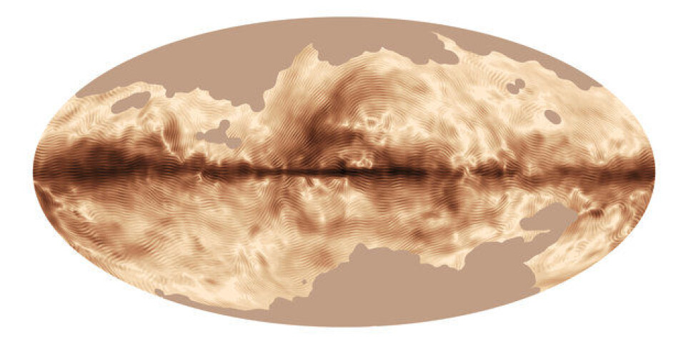 Melkeveiens magnetfelt sett fra polarisert lys av ESAs romteleskop Planck. Mørke felter viser områder der magnetfeltlinjene er mest velordnet. Stripene viser retningen til magnetfeltet. (Foto: ESA/The Planck Collaboration)