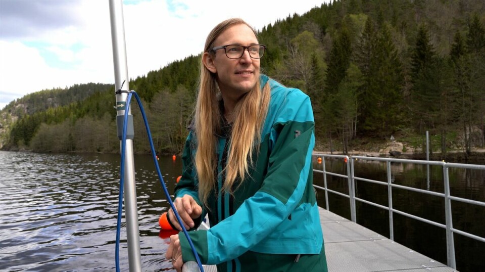 HydroCen-forsker Halvor Kjærås (NTNU) har sammen med kolleger fra NINA, SINTEF, Karlstad Universitet og DTU Aqua kartlagt ålens bevegelser når den svømmer forbi kraftverk.