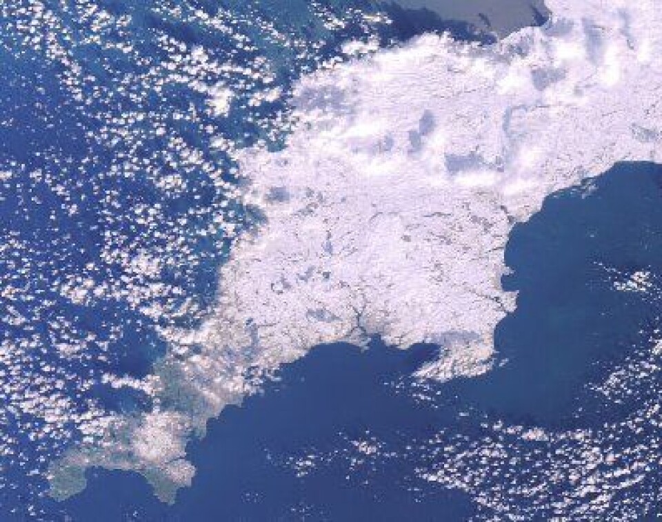 Land's End var snøfritt, men ellers var det mye snø i England på dette bildet fra ENVISAT tatt 18 desember. 'Blame Canada'? (ESA)