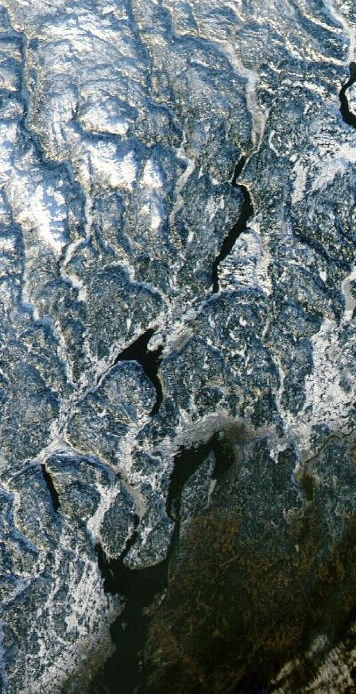 Østlandsområdet sett fra NASAs satellitt Aqua 1. januar 2013. Litt snø og litt barmark. (Foto: (NASA Aqua MODIS)) Østlandsområdet sett fra NASAs satellitt Aqua 1. januar 2013. Litt snø og litt barmark. (Foto: (NASA Aqua MODIS))