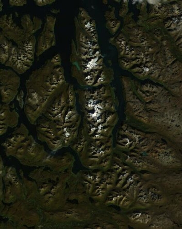 En fin september-søndag i Troms, sett fra NASAs satellitt Terra 8. september. (Foto: (NASA Terra MODIS)) En fin september-søndag i Troms, sett fra NASAs satellitt Terra 8. september. (Foto: (NASA Terra MODIS))
