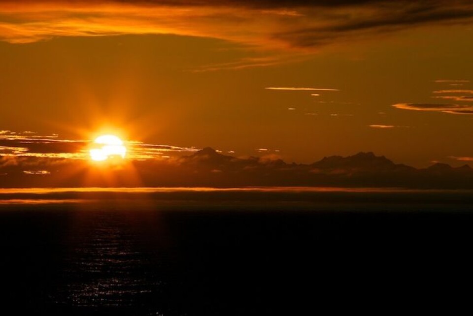 Solnedgang over Grønlands kyst. Foto: Sindre Skrede