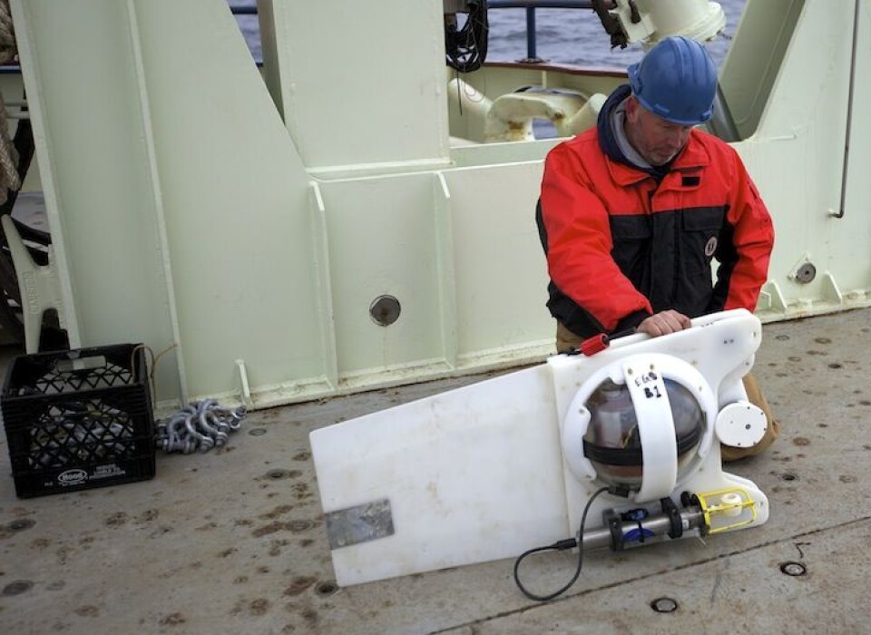 Coastal Moored Profiler - en liten robot som vandrer opp og ned langs wiren, og måler temperatur, trykk og saltinnhold. Foto: Sindre Skrede