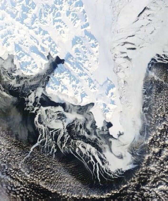 1. mars dukket et solbelyst Svalbard opp i dette bildet fra NASAs satellitt Terra. Det går mot vår! (Foto: (NASA Terra MODIS)) 1. mars dukket et solbelyst Svalbard opp i dette bildet fra NASAs satellitt Terra. Det går mot vår! (Foto: (NASA Terra MODIS))