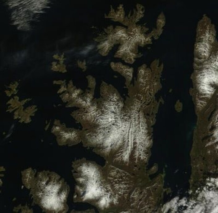 Porsangerhalvøya og Nordkapp sett fra NASAs satellitt Terra 17. juni. (Foto: (NASA Terra MODIS)) Porsangerhalvøya og Nordkapp sett fra NASAs satellitt Terra 17. juni. (Foto: (NASA Terra MODIS))