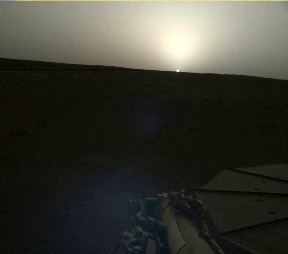 Bilde av solnedgang på Mars tatt av InSight.