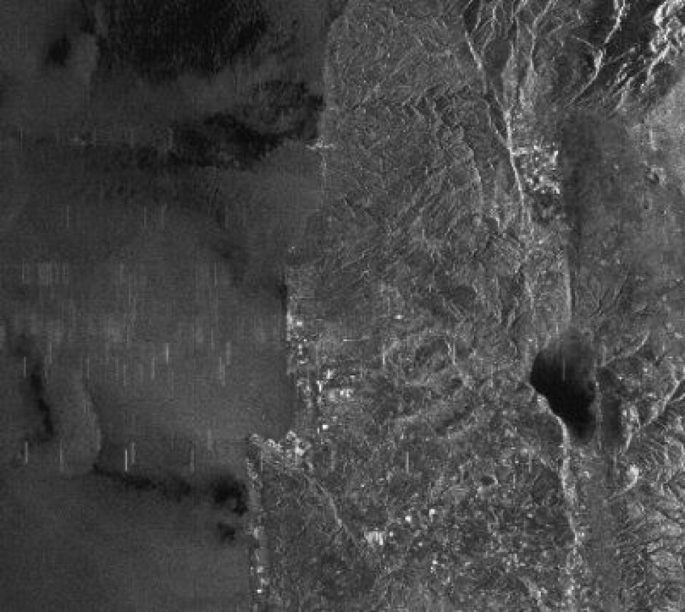 Det er ikke alltid så lett å være radarsatellitt. Mye signalstøy da ENVISAT passerte over det hellige land 12. mars. (ESA)