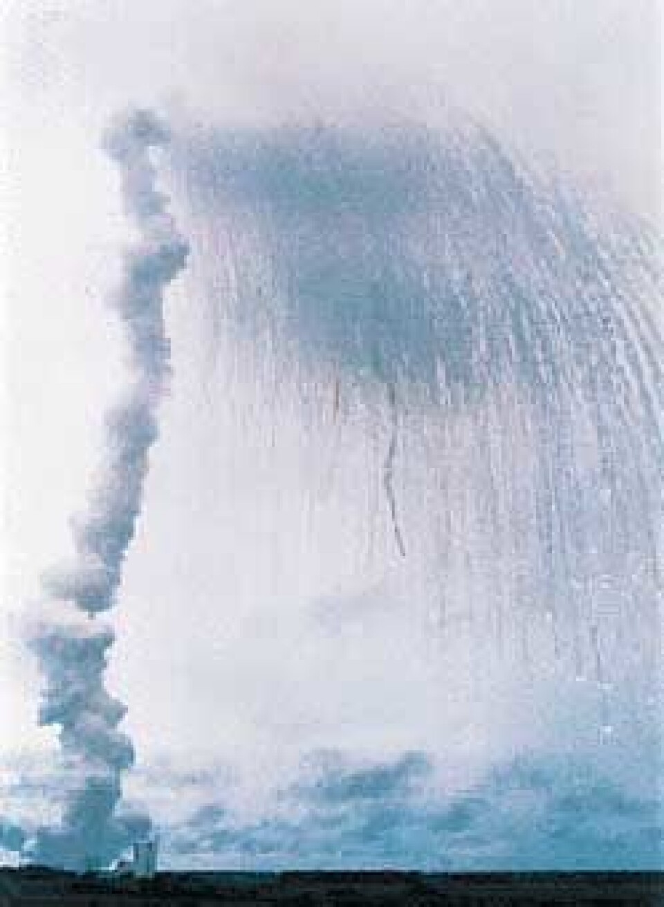 Ariane 5 eksploderte rett etter oppskytning på jomfruturen 4 juni 1996, med fire forskningssatellitter om bord. (ESA)