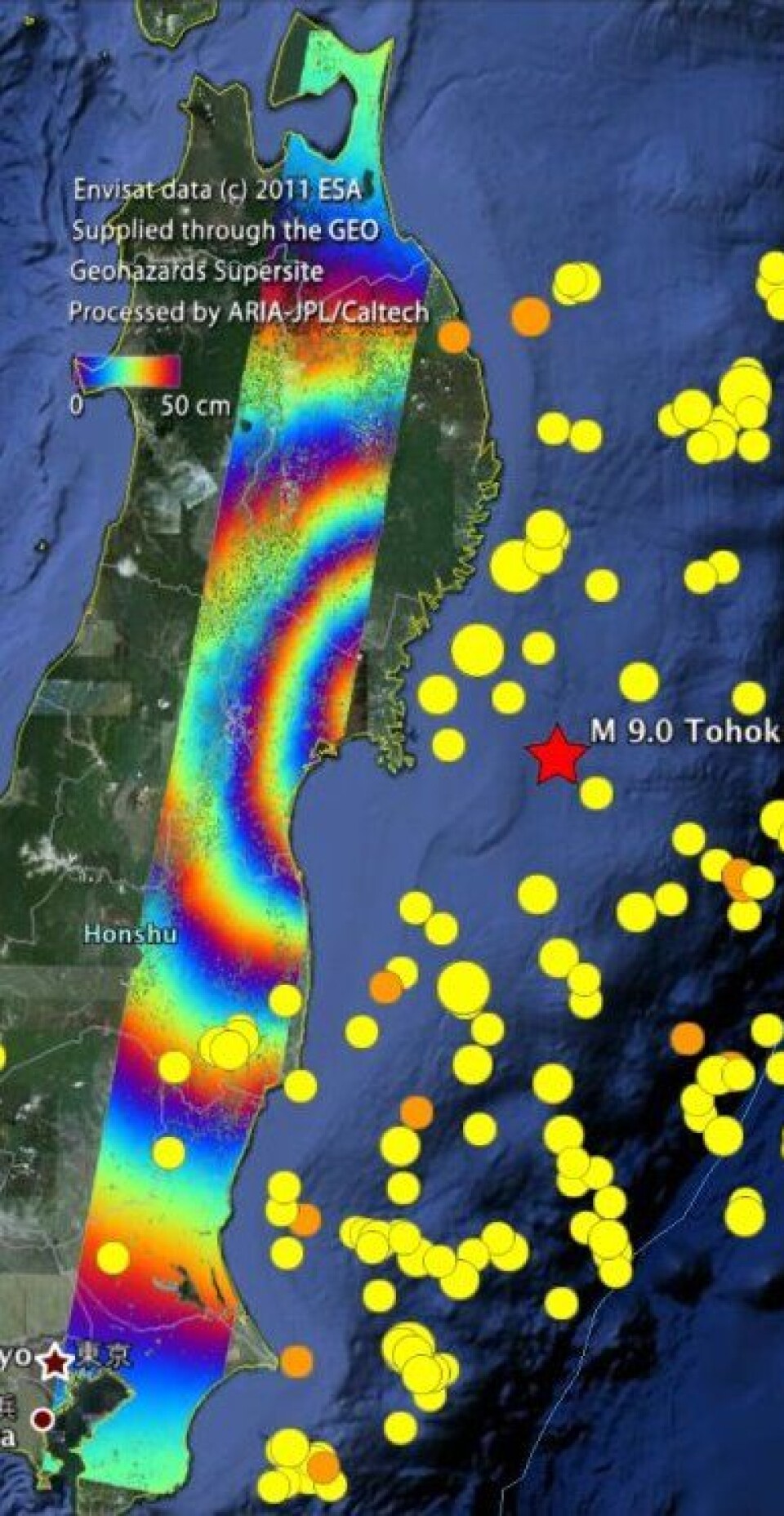 Radar-interferogram basert på ENVISAT-opptak gjort 19 feb og 21 mars, d.v.s. før og etter jordskjelvet i Japan. En 'regnbue' i dette bildet tilsvarer ca 50 cm forflytning. (ESA-data behandlet av JPL/Caltech ARIA Project i USA)