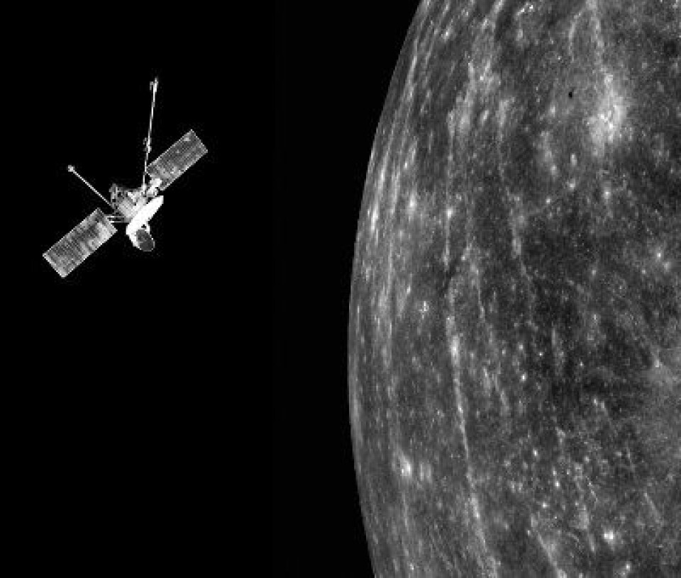 Årets aprilspøk fra NASA: Messenger har sett gamle Mariner-10 ved Merkur! Ingen har hørt noe fra den romsonden siden 1970-tallet. Men det var bare i dette ene bildet man så den, så NASA har derfor dessverre ikke kunnet beregne noen ny bane for den gamle romtraveren … (NASA)