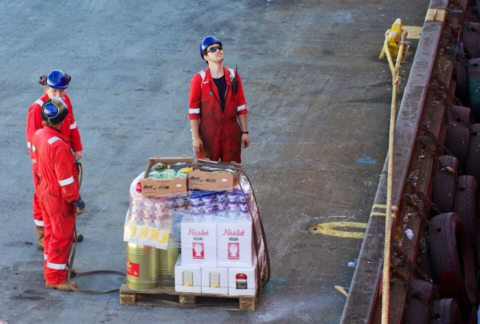 Med et mannskap på rundt 25 personer og like mange forskere, trengs det mye mat for å holde ekspedisjonen i gang i fem uker. Foto: (Foto: Sindre Skrede)