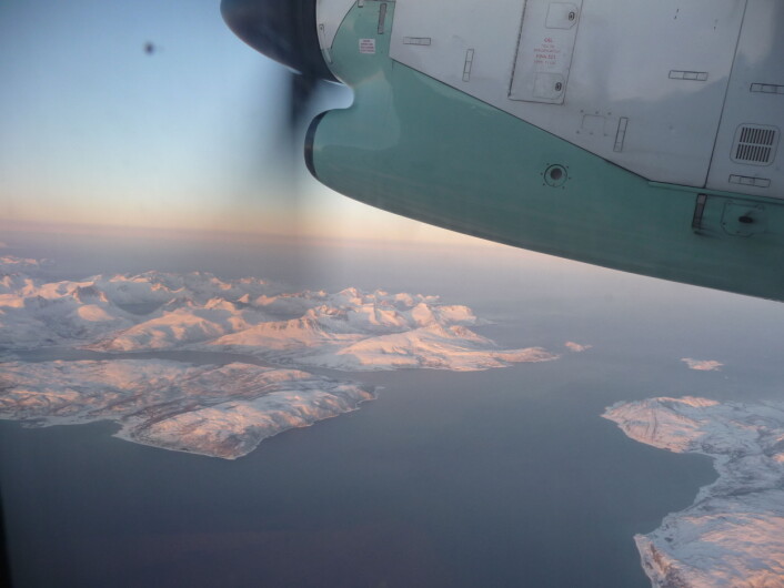 På veg til feltarbeid i Lofoten og Vesterålen: Utsikt over Nord-Senja og Malangen. (Foto: Björn Lundquist) På veg til feltarbeid i Lofoten og Vesterålen: Utsikt over Nord-Senja og Malangen. (Foto: Björn Lundquist)