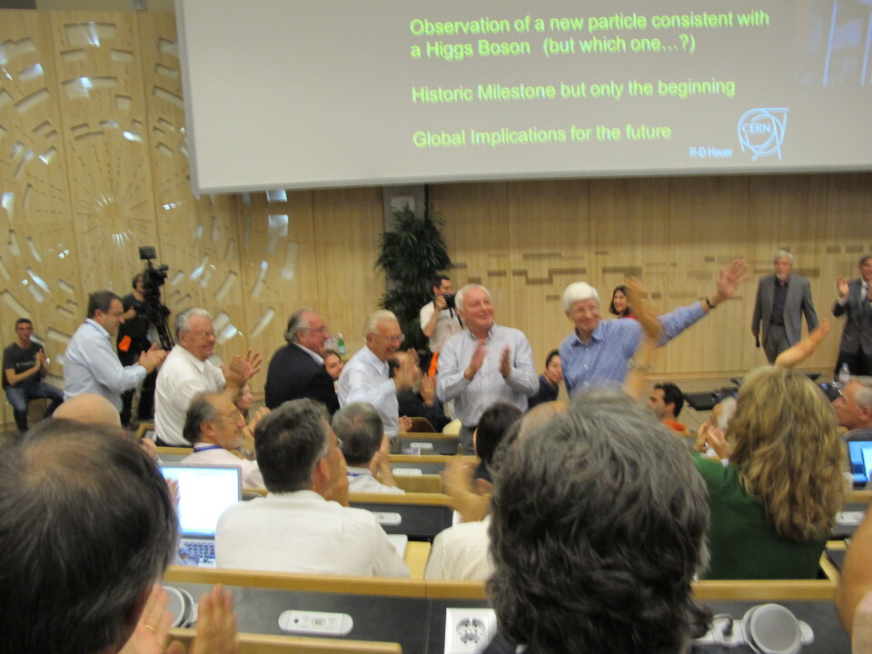 Applaus og oppstandelse i auditoriumet på CERN, hvor seminaret ble holdt, og Higgsjeger Alex Read var på plass, sammen med blant mange andre noen av 'fedrene' til Higgsmekanismen; Englert, Guralnik, Kibble, Hagen og selveste Higgs. (Foto: Alex Read)