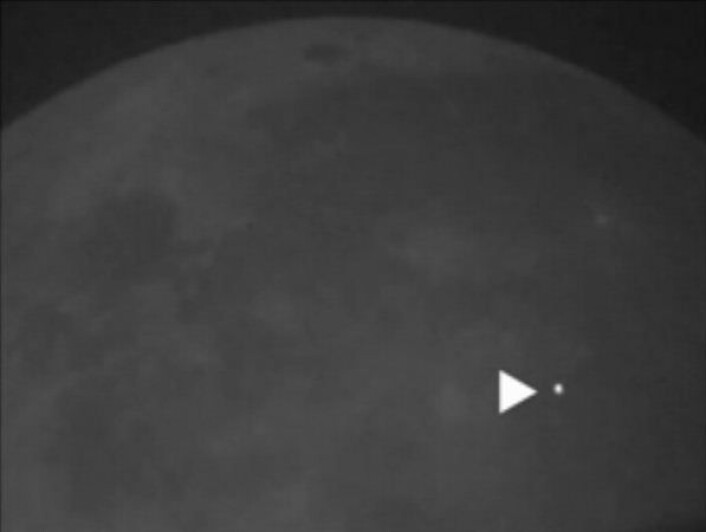 Fra video av NASAs teleskop som viser glimtet av en meteor som traff månen 17. mars 2013. (Foto: NASA/Robert Suggs) Fra video av NASAs teleskop som viser glimtet av en meteor som traff månen 17. mars 2013. (Foto: NASA/Robert Suggs)