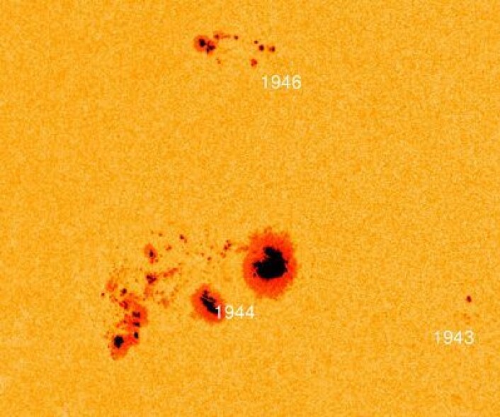 Her er ukens bråkmakere på sola, sett fra NASAs Solar Dynamics Observatory 6. januar i år. (Foto: (NASA SDO)) Her er ukens bråkmakere på sola, sett fra NASAs Solar Dynamics Observatory 6. januar i år. (Foto: (NASA SDO))