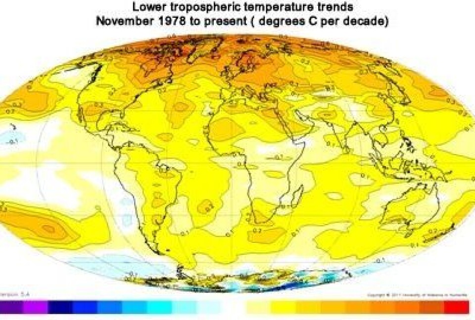 Endring i satellittmålt temperatur i nedre troposfære i perioden 1978 - 2011. Forskjellen mellom kotekurvene i dette kartet er 0,1 grad pr tiår. (Foto: (UAH - University of Alabama at Huntsville))