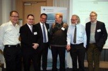 Bilde fra oppstartsmøte i Stockholm 24 februar 2011. Fra venstre: Mogens Henze (Leder av programkomiteen), Michael E. Goodsite og Richard Klein (NORD-STAR), Lauri Oksanen (TUNDRA), Nils Chr. Stenseth og Carl Folke (NorMER). (Foto: BR Media) Bilde fra oppstartsmøte i Stockholm 24 februar 2011. Fra venstre: Mogens Henze (Leder av programkomiteen), Michael E. Goodsite og Richard Klein (NORD-STAR), Lauri Oksanen (TUNDRA), Nils Chr. Stenseth og Carl Folke (NorMER). (Foto: BR Media)
