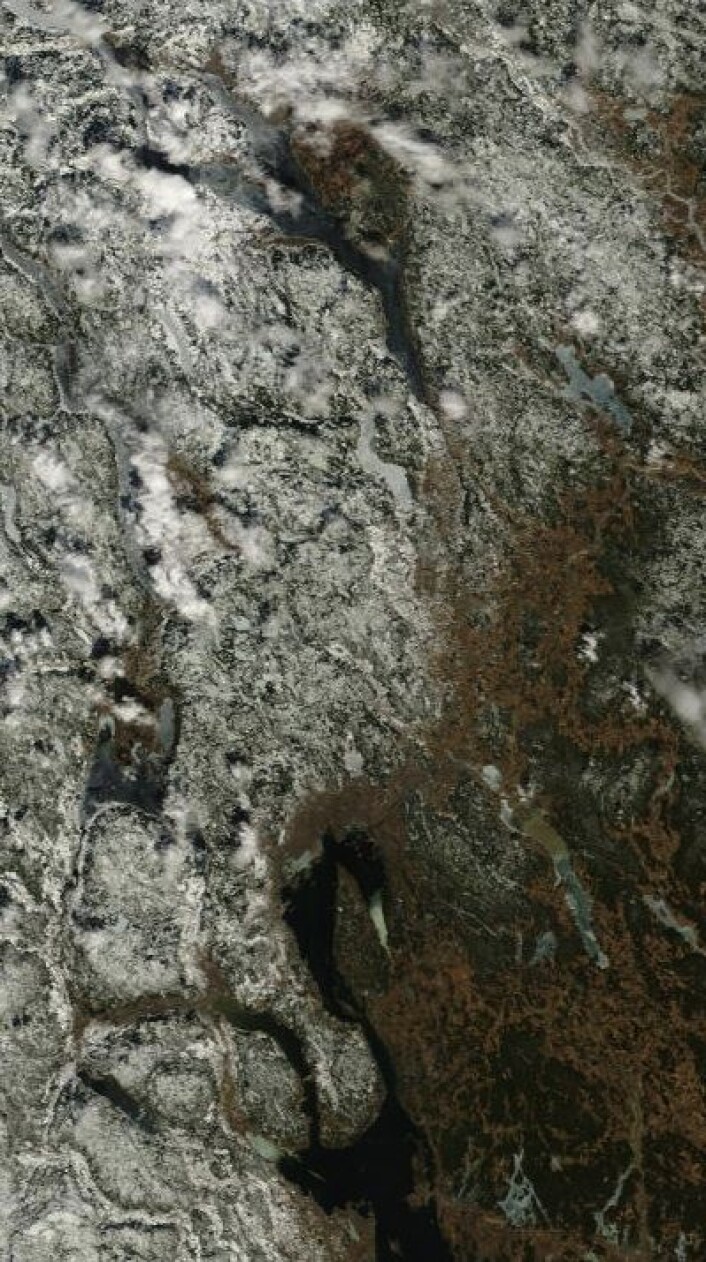 Oslo-området sett fra NASAs satellitt Terra på formiddagen onsdag 17. april 2013. (Foto: (NASA Terra MODIS)) Oslo-området sett fra NASAs satellitt Terra på formiddagen onsdag 17. april 2013. (Foto: (NASA Terra MODIS))