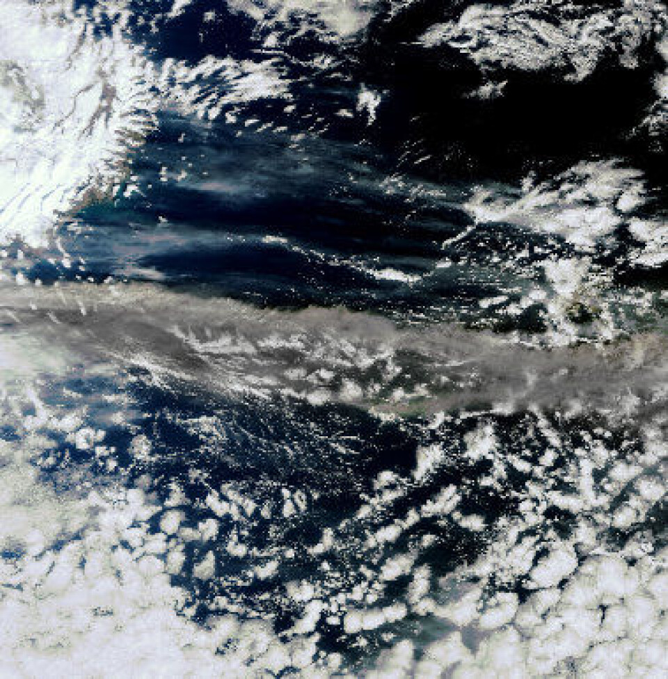 Askeskyen på vei østover fra Island i dag, sett fra ENVISAT (ESA).