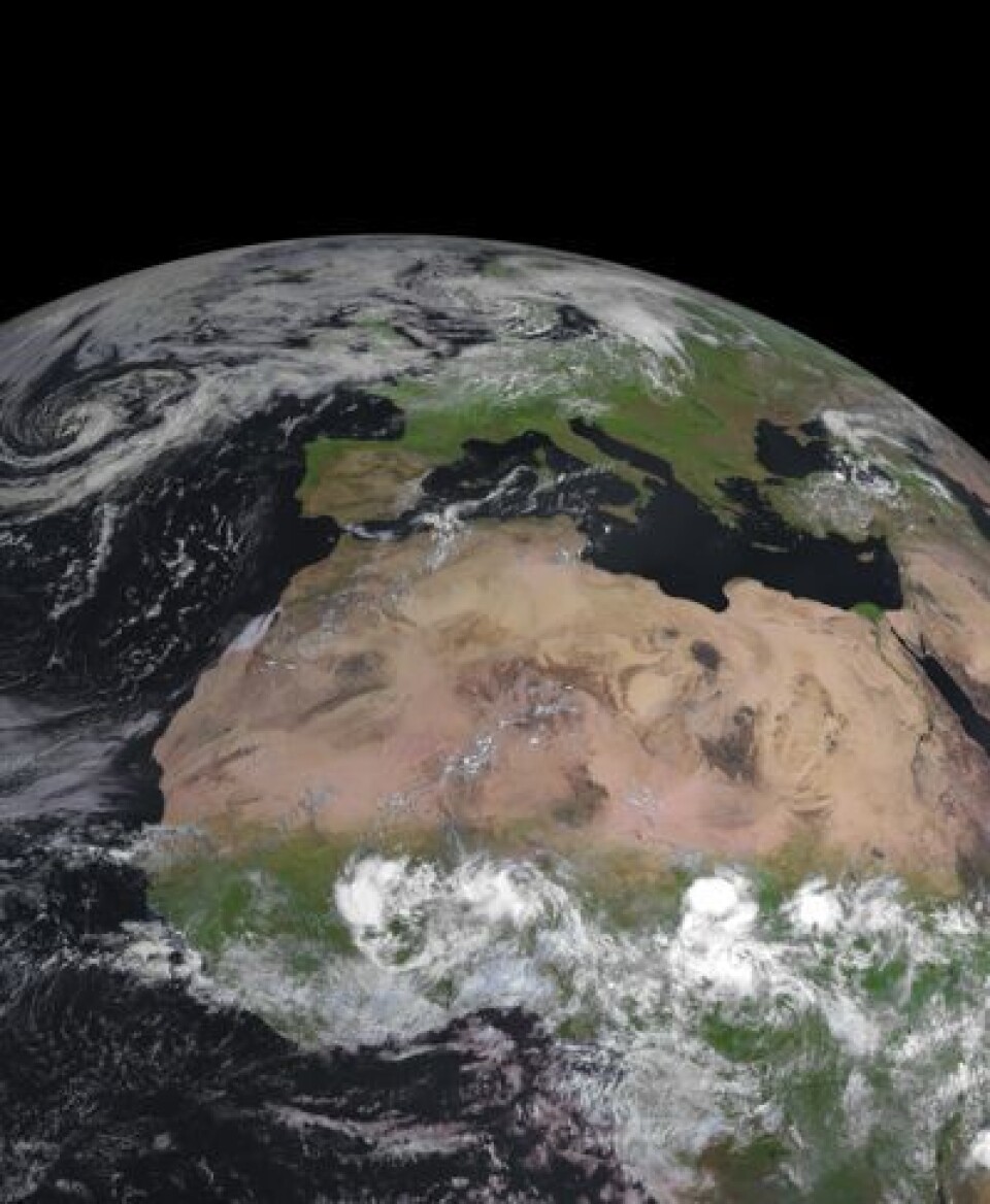 Første bildet fra MSG-3 (som snart blir omdøpt til Meteosat-10), tatt fra geostasjonær bane 7. august. Ikke så lett å se hele Norge. (Foto: (EUMETSAT))