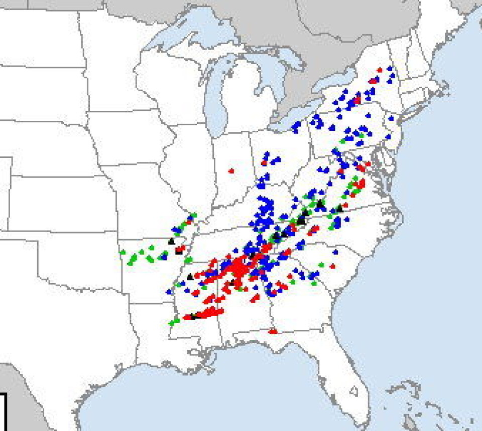 Tornadoene observert 27 april er avmerket som røde punkter. Rødest er det nord i Alabama, der satellittmålinger av global temperatur ligger lagret på harddisk ... (NOAA).