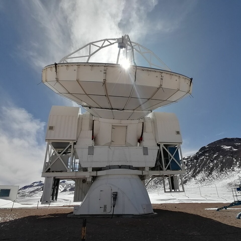 Et annet teleskop i Atacama-ørkenen, APEX-teleskopet.