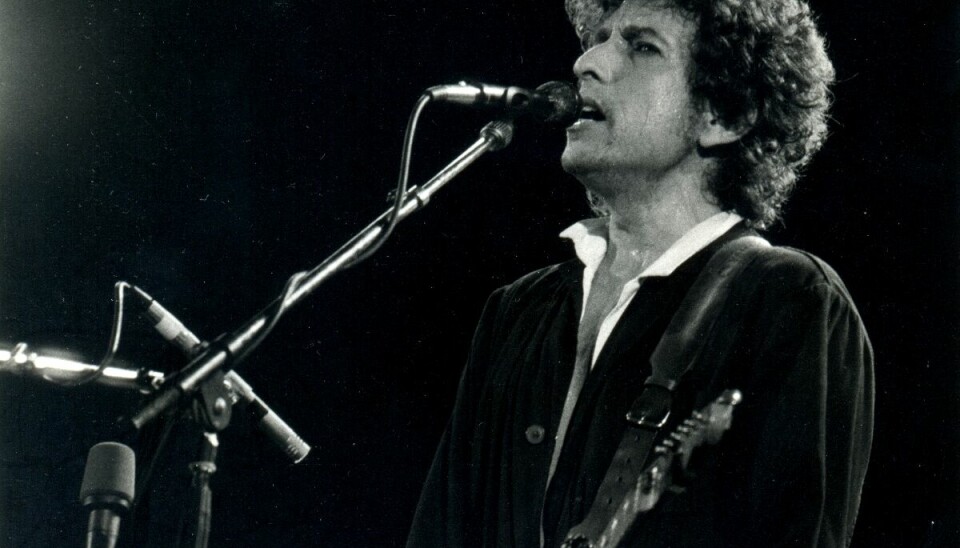 Bob Dylan unngår bevisst å bruke visse akkorder for å gi stemmen og fraseringen sin større spillerom.