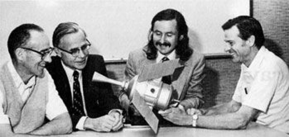 Allerede i 1980 visste Francis Everitt og hans kolleger hva slags satellitt de ønsket å bygge for å teste Einsteins teori - men de måtte vente leeenge. (Stanford University)