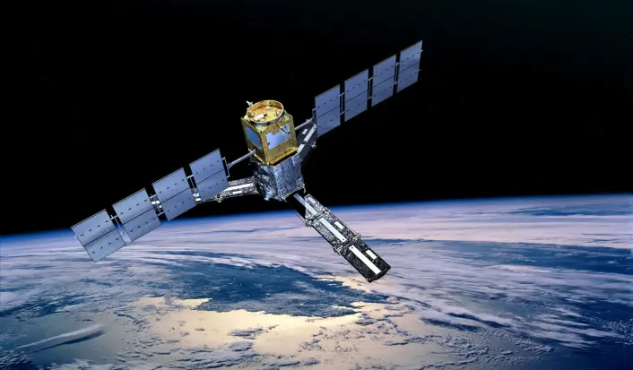 SMOS måler fuktighet i jordsmonnet og saltholdigheten i havet. Den er en av ESAs miljøsatellitter Earth Explorers. Illustrasjon: ESA (Foto: ESA) SMOS måler fuktighet i jordsmonnet og saltholdigheten i havet. Den er en av ESAs miljøsatellitter Earth Explorers. Illustrasjon: ESA (Foto: ESA)