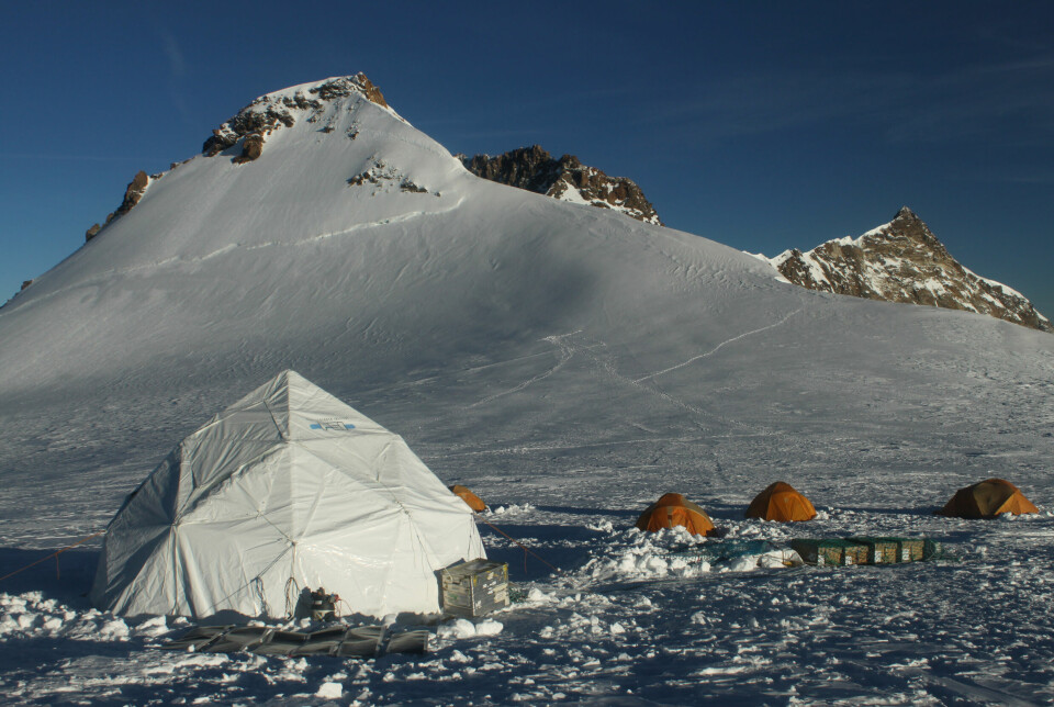 Picture taken during the retrieval of ice cores on the Colle Gnifetti glacier.