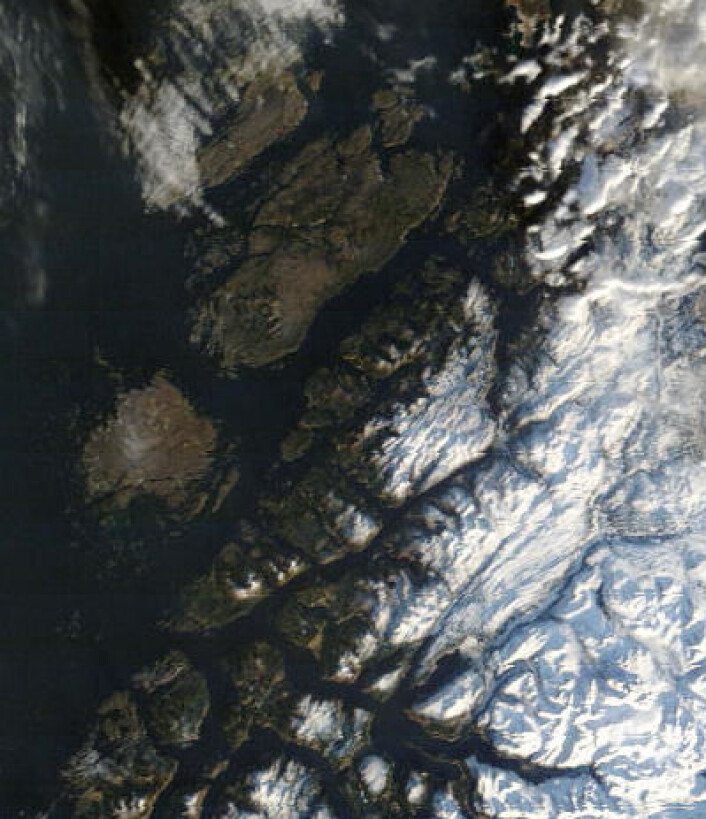 Hitra, Frøya og Smøla sett fra NASAs satellitt Terra fredag 31. januar. (Foto: (NASA Terra MODIS)) Hitra, Frøya og Smøla sett fra NASAs satellitt Terra fredag 31. januar. (Foto: (NASA Terra MODIS))