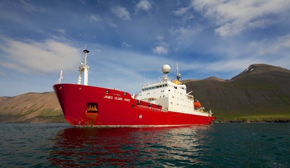 RRS «James Clark Ross» på vei ut fra Siglufjörður. (Foto: Sindre Skrede)