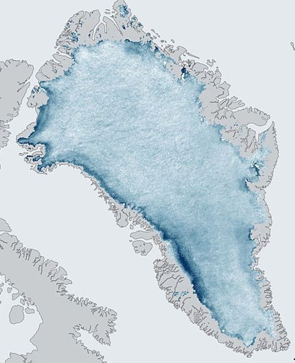 Grønland reflekterte mindre sollys i 2011 enn tidlig på 2000-tallet. Her er forskjellen iflg MODIS-instrumentet på satellittene Terra og Aqua. Områder med økt refleksjonsevne ville hatt gul eller rød farge her. (Foto: (NASA Earth Observatory))
