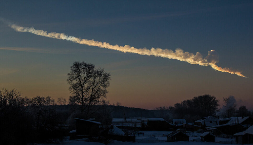 Det dramatiske røyksporet etter at meteoren hadde eksplodert over Tsjeljabinsk i Russland i 2013.