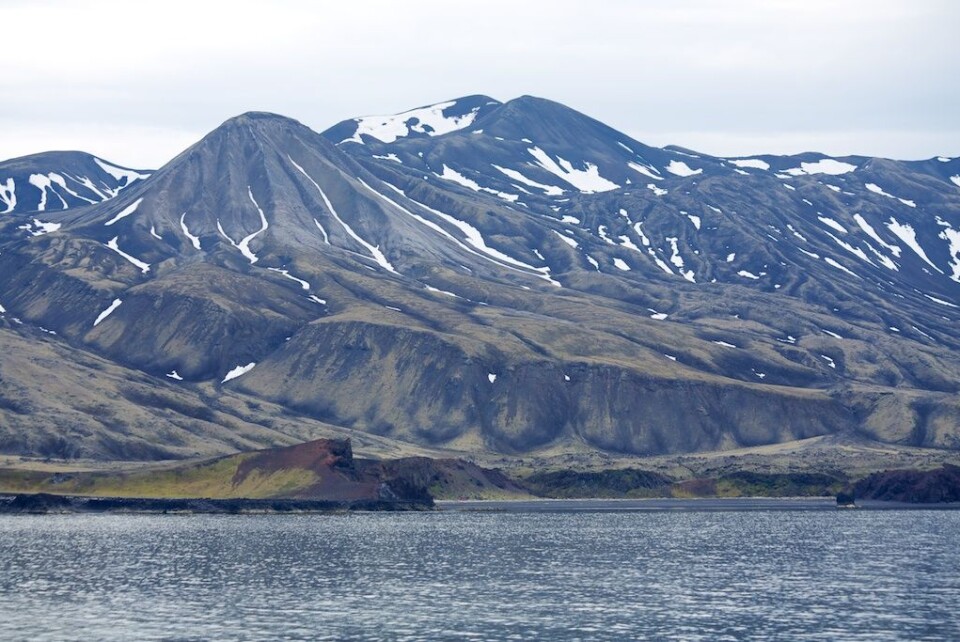 Jan Mayen er av vulkansk opprinnelse, noe landskapet bærer tydelig preg av. (Foto: Sindre Skrede)