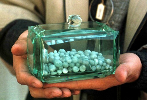 Døde blir gjort om til perler og lagt i hengende kister. Folk sørger helt forskjellig i ulike kulturer