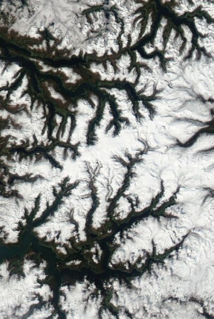 Jostedalsbreen sett fra NASAs satellitt Aqua 25. mai. (Foto: (NASA Aqua MODIS)) Jostedalsbreen sett fra NASAs satellitt Aqua 25. mai. (Foto: (NASA Aqua MODIS))