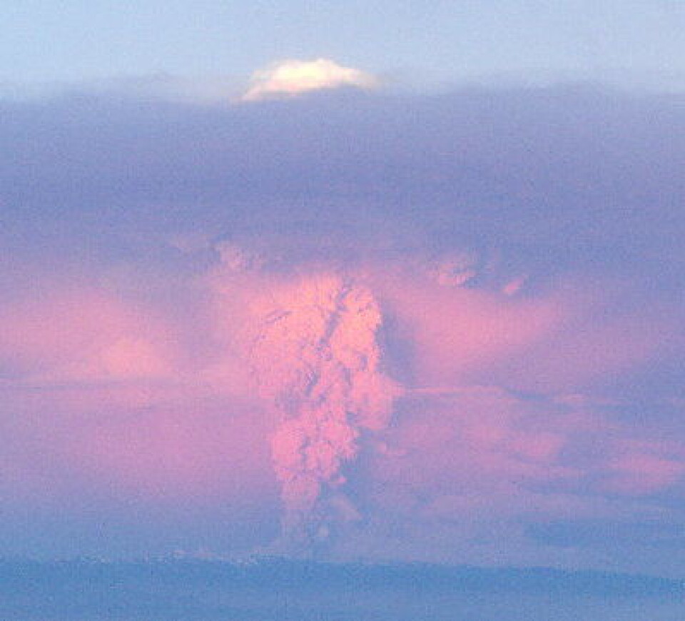Vulkanutbruddet i Chile, her observert 5 juni. Det har laget mye trøbbel for flytrafikken på den sydlige halvkule, men får det noen temperatureffekt i stratosfæren? (Wikimedia Commons)