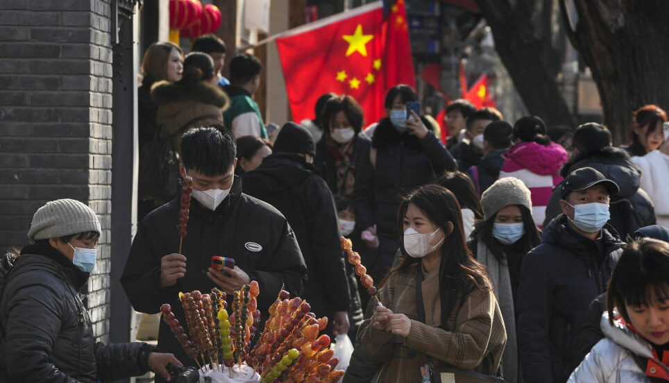 Koronapandemien utgjør fortsatt en global helsekrise, og viruset har ifølge Verdens helseorganisasjon (WHO) krevd langt flere menneskeliv enn det som offisielt er rapportert, ikke minst i Kina.
