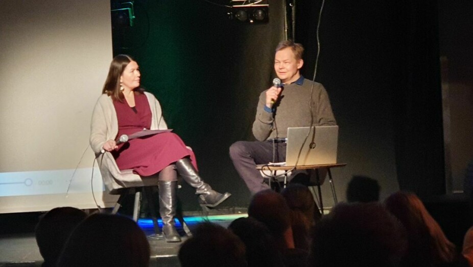 Stine Sand i samtale med filmskaper Egil Pedersen etter visning av filmen Koftepolitiet i Alta i fjor.
