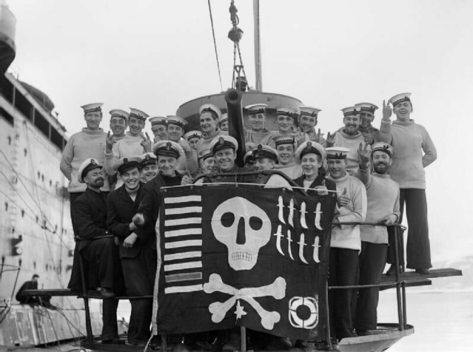 Her ser vi engelskmenn med et piratflagg under andre verdenskrig. De ble kalt barbariske, og da passet flagget godt.