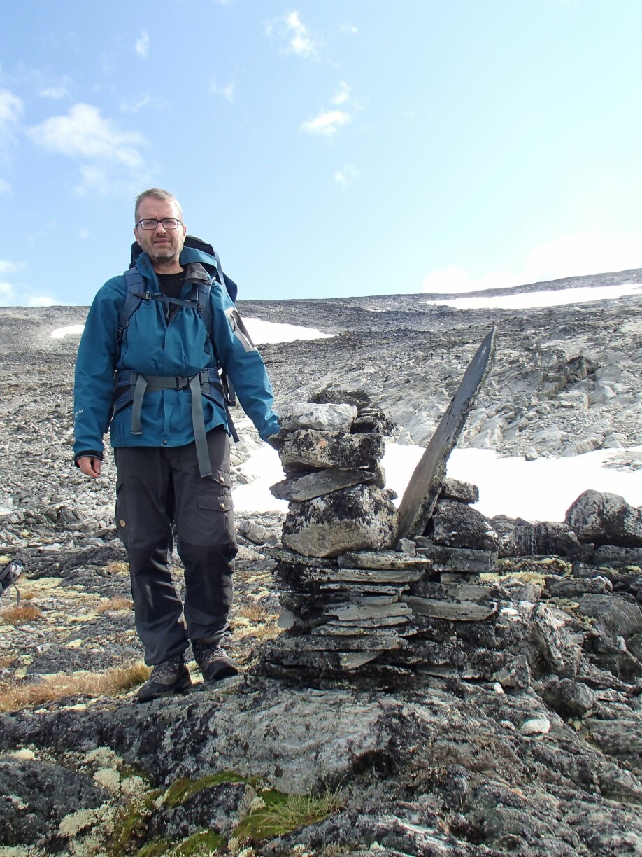 En verdensnyhet, ifølge brearkeologene. Lars Pilø får ny kunnskap fra funn som smelter ut av isen.