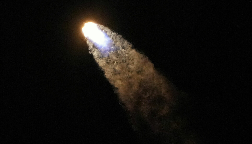 En SpaceX-rakett ble skutt opp fra Cape Canaveral i Florida torsdag. Om bord er et mannskap bestående av to amerikanske astronauter, en russisk kosmonaut og en astronaut fra De forente arabiske emirater. De er på vei til Den internasjonale romstasjonen ISS.