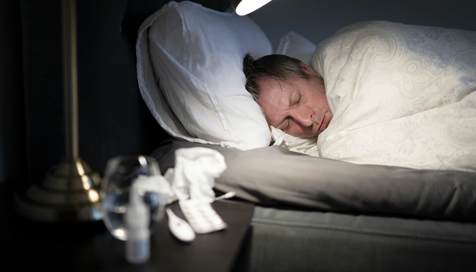 Å ha en infeksjon i kroppen kan både medføre at man sliter med å sove og at man sover mye mer enn man vanligvis gjør. Men nå viser forskning at å sove for lite eller for mye også kan gjøre at man har større fare for å bli syk.