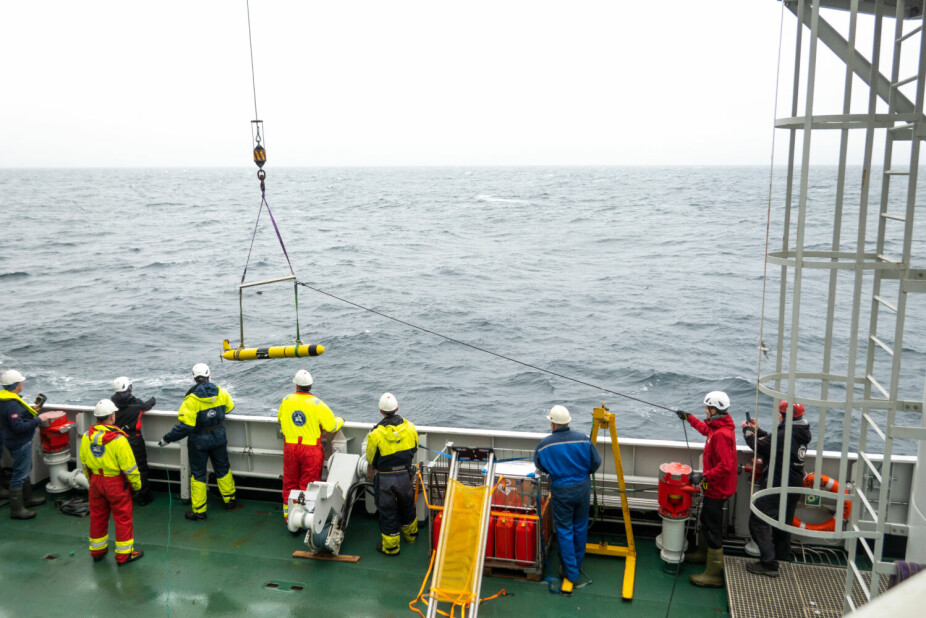 En havrobot blir satt ut i Framstredet mellom Svalbard og Grønland. Den skal måle vannmassene som utveksles mellom Polhavet og det nordlige Atlanterhavet.