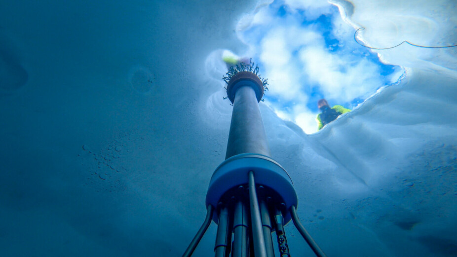 MSS-instrumentet måler turbulensen i de øverste 350 meterne i vannet. Altså hvordan ulike vannlag blander seg. Dersom varmere atlantisk vann blander seg oppover i vannsøyla, kan det bidra til å smelte havis.