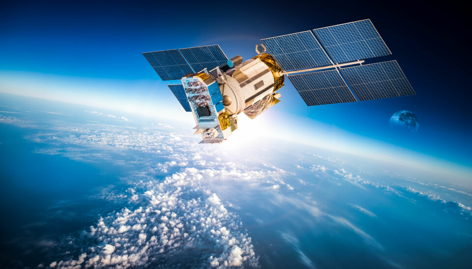 En satellitt går rundt jorda og gir oss internett og TV