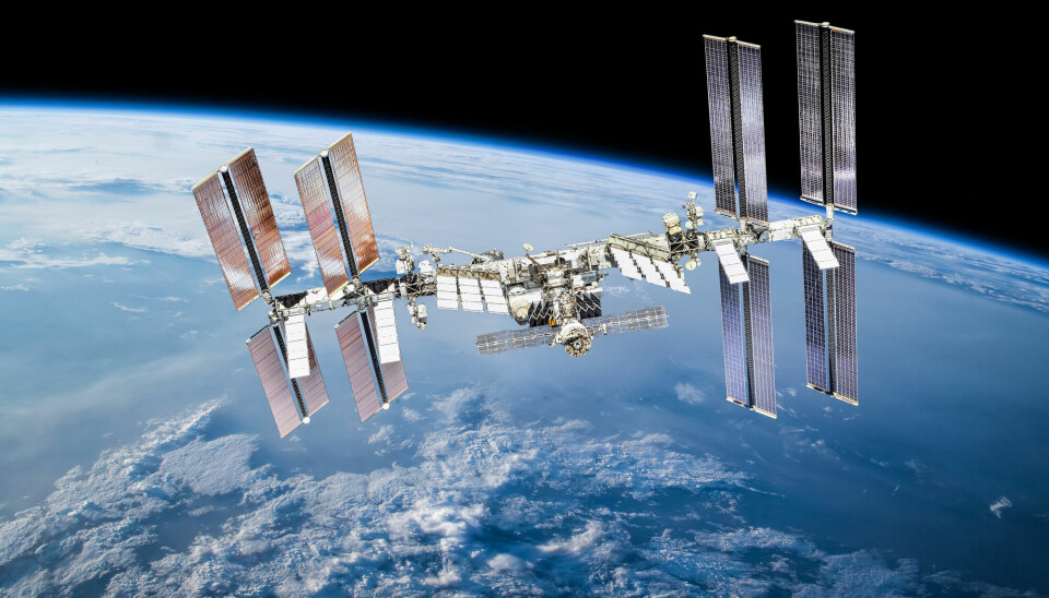 Den internasjonale romstasjonen på bane rundt jorda.