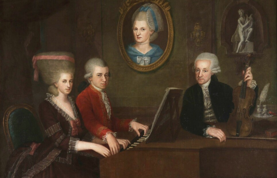 Mozarts musikk har gitt opphav til mange myter. Her spiller Mozart selv (i rødt) med søsteren og faren.